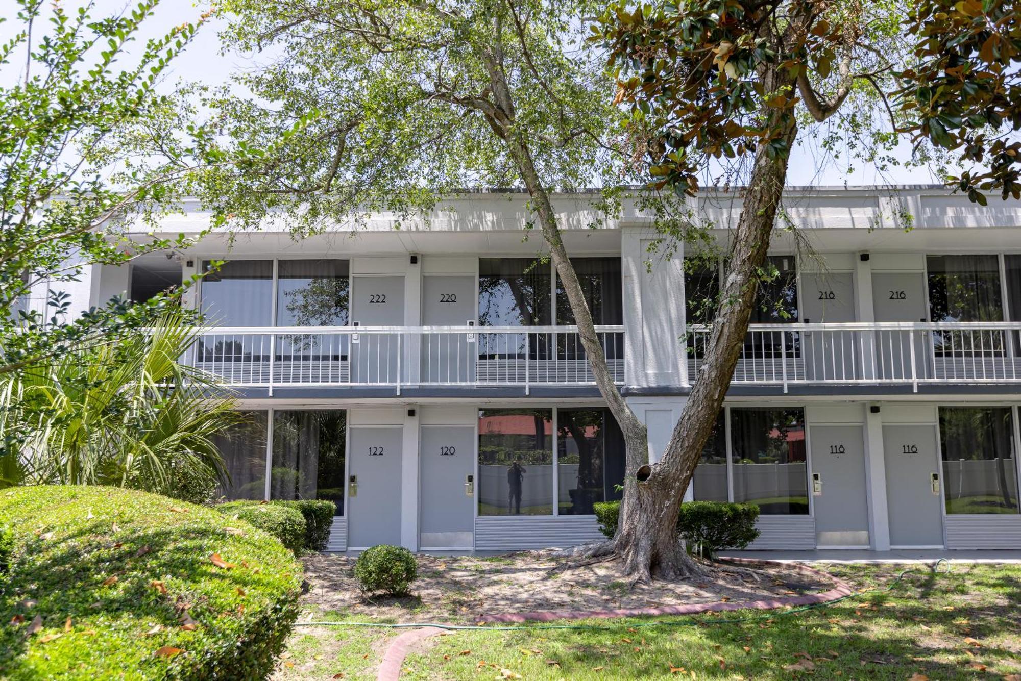 Oneway Savannah Exterior photo